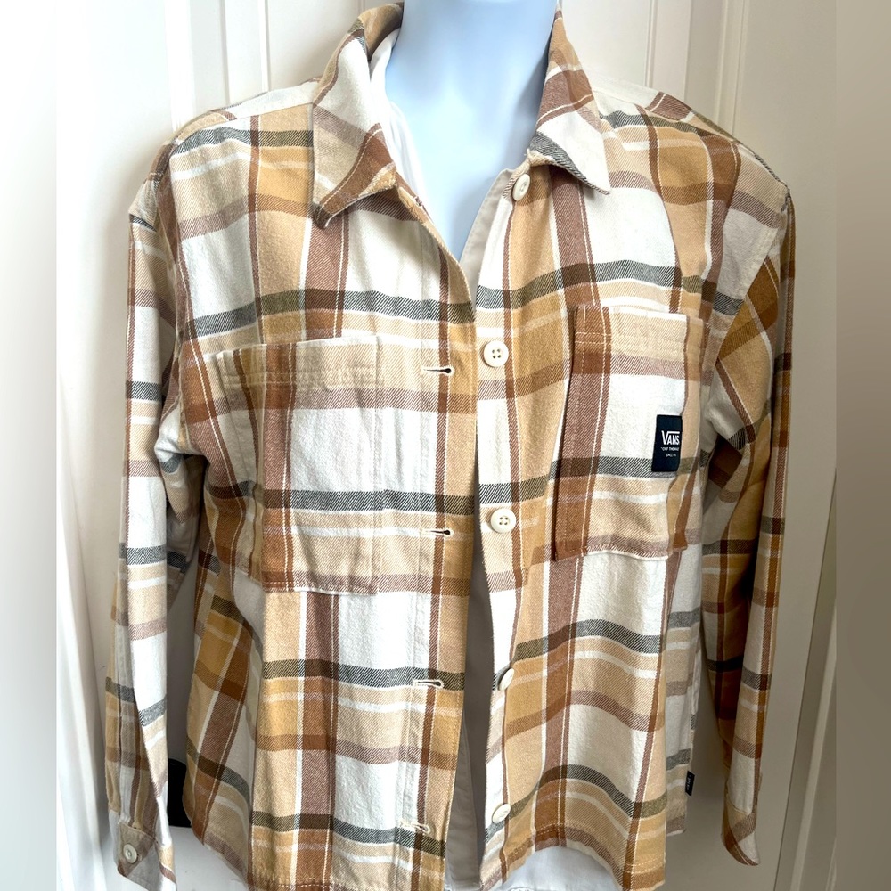 NWOT Van’s Cropped Plaid Long Sleeved Shacket , Size Large